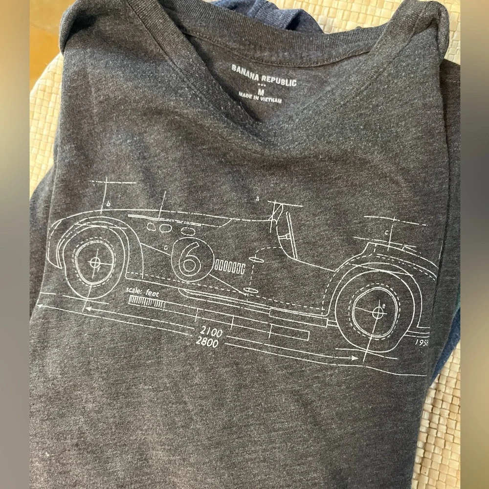 3 Banana Republic Men’s Tees and a Bonus T-shirt M